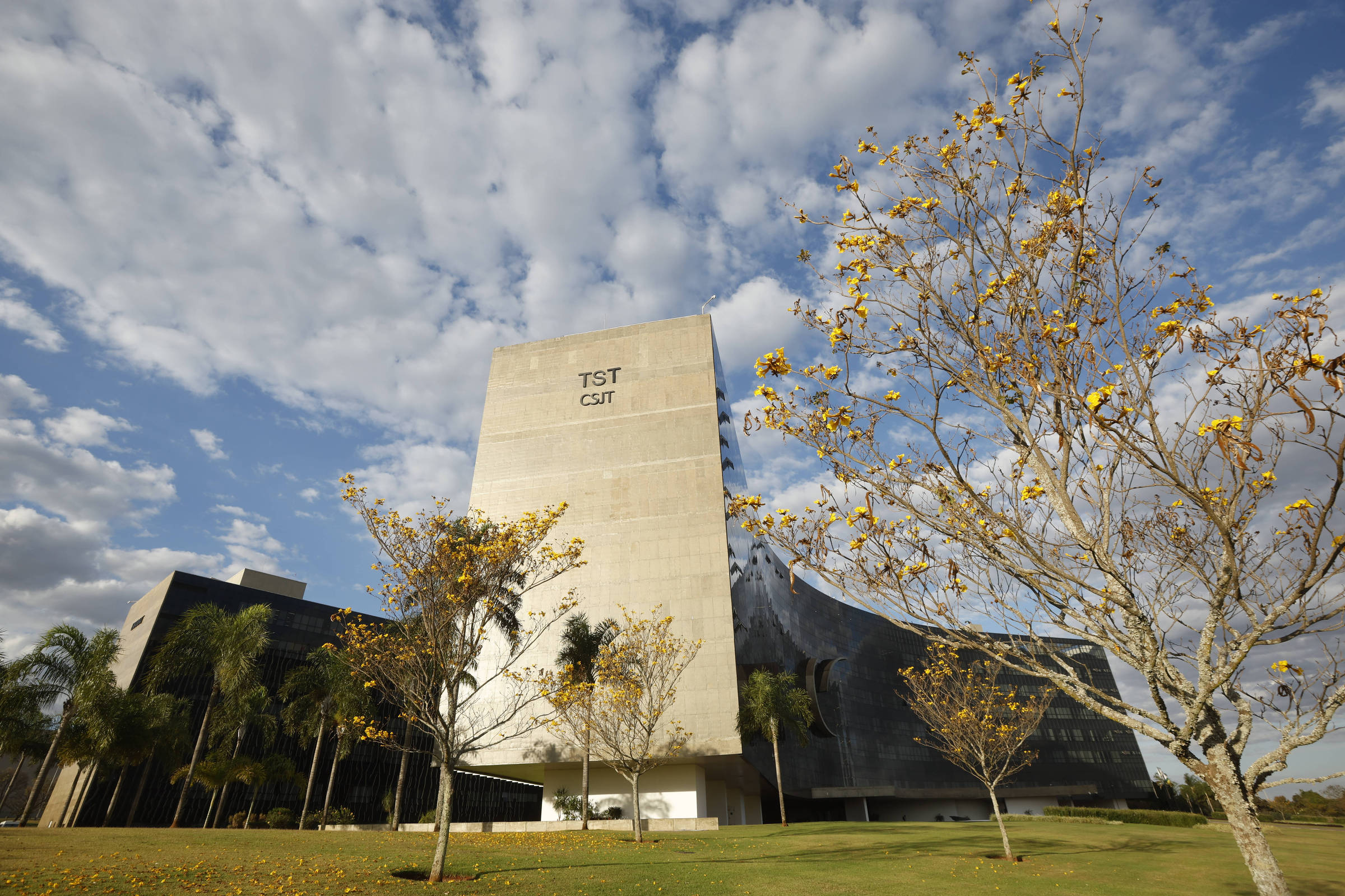 Reforma trabalhista trouxe economia de R$ 15 bilhões entre 2022 e 2024, diz estudo