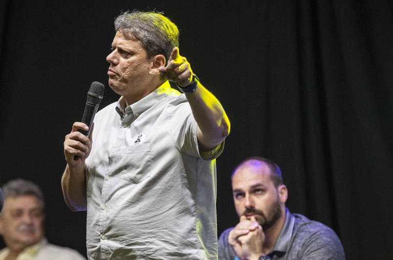 Eduardo ataca Tarcísio em mensagem a Bolsonaro: 'vendo você se foder e se aquecendo para 2026'