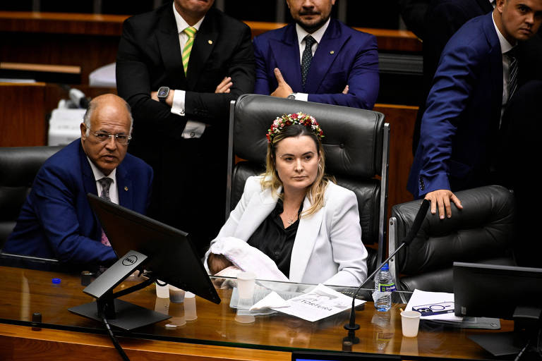 Zanatta avalia que 'saiu maior' de crise provocada por levar bebê a motim