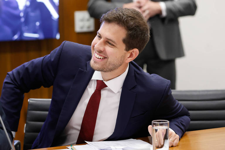 Câmara aprova ampliação gradual da licença-paternidade, mas limita a 20 dias