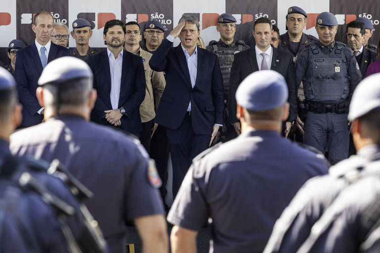 Tarcísio intensifica agenda política após prisão de Bolsonaro e marca distância de Lula e Moraes
