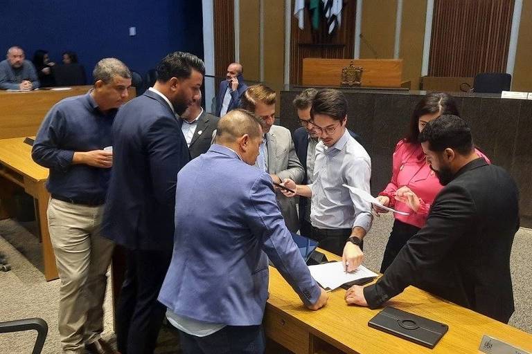 Câmara de São Bernardo tem pedidos de CPI e suspensão de salários após operação que mirou prefeito