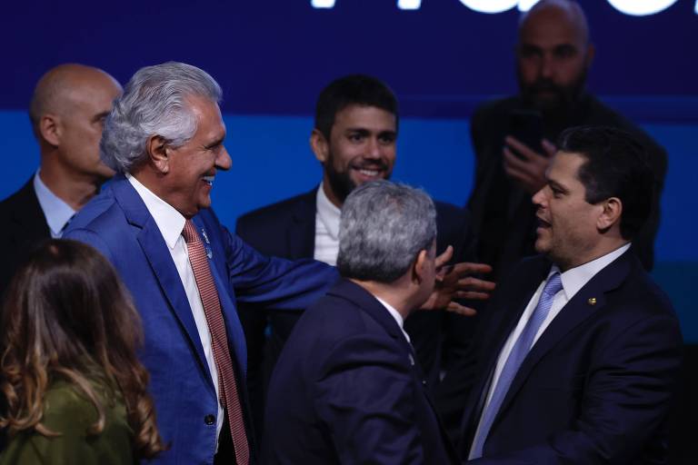 PP e União Brasil selam aliança com palmas a Bolsonaro, fala de Tarcísio e pressão por saída do governo