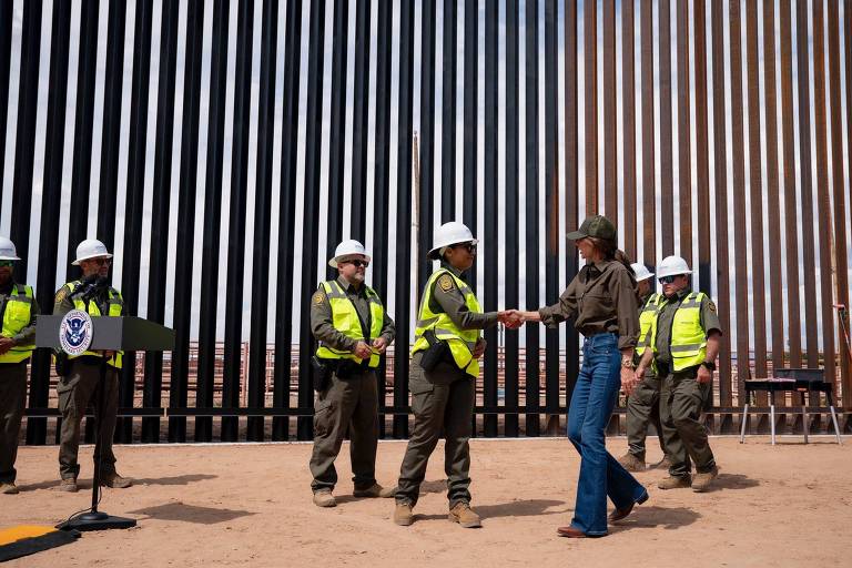 Trump manda pintar de preto muro na fronteira; 'Tão quente que imigrantes nem tentarão', diz secretária