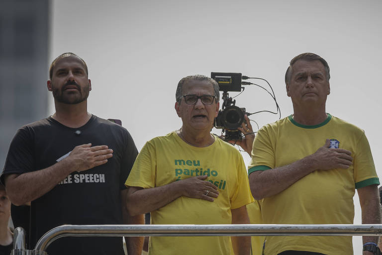 Leitores comentam indiciamento de Eduardo e Jair Bolsonaro