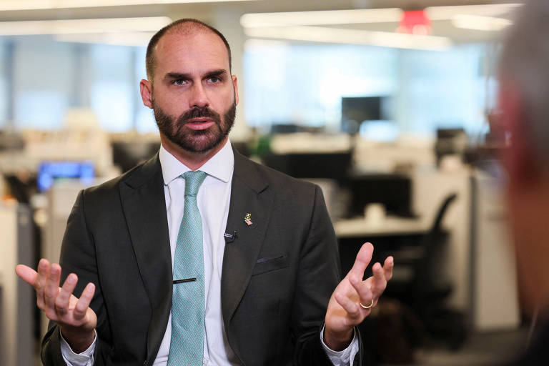 Nem precisa se preocupar com cadeia, você não será preso, disse Eduardo a Bolsonaro