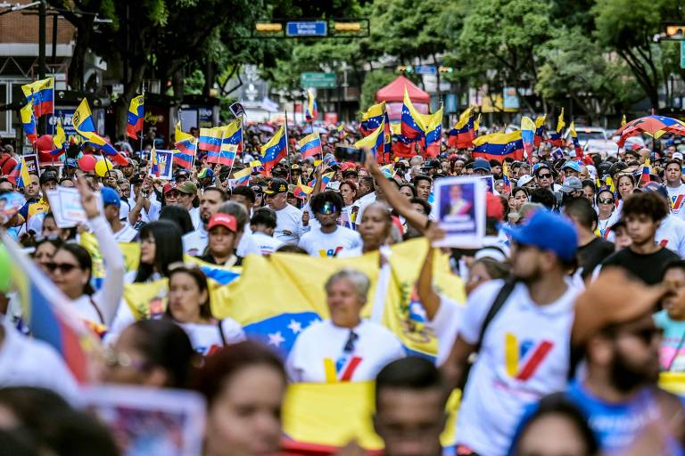 Analistas veem ação dos EUA na costa da Venezuela como gesto de pressão e aceno a republicanos