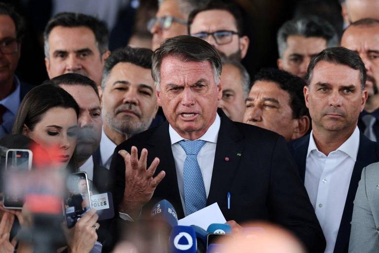Na sexta-feira (15), a Polícia Federal apresentou o relatório das investigações sobre as tentativas de obstrução no julgamento da trama golpista perpetradas pelo pastor Silas Malafaia, por Jair Bolsonaro (PL), pelo seu filho, o deputado federal Eduardo Bolsonaro (PL-SP), e outros aliados do ex-presidente