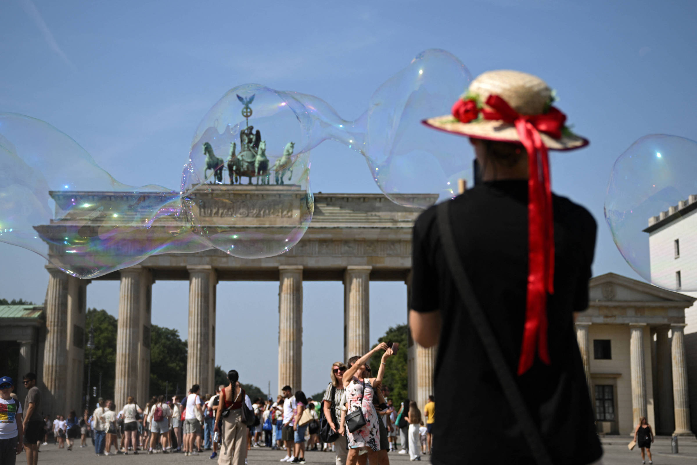 Berlim tenta atrair turistas enquanto sul da Europa registra protestos contra visitantes