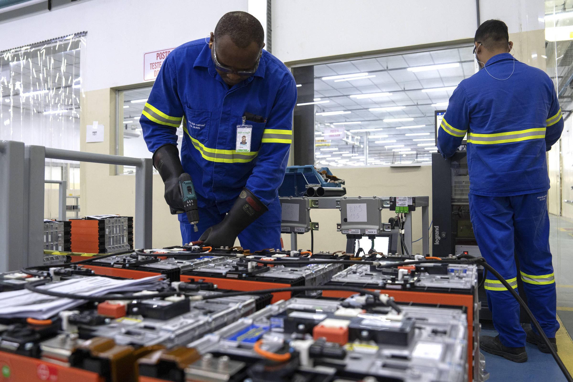 Tecnologias concorrentes de baterias moldam indústria do carro elétrico