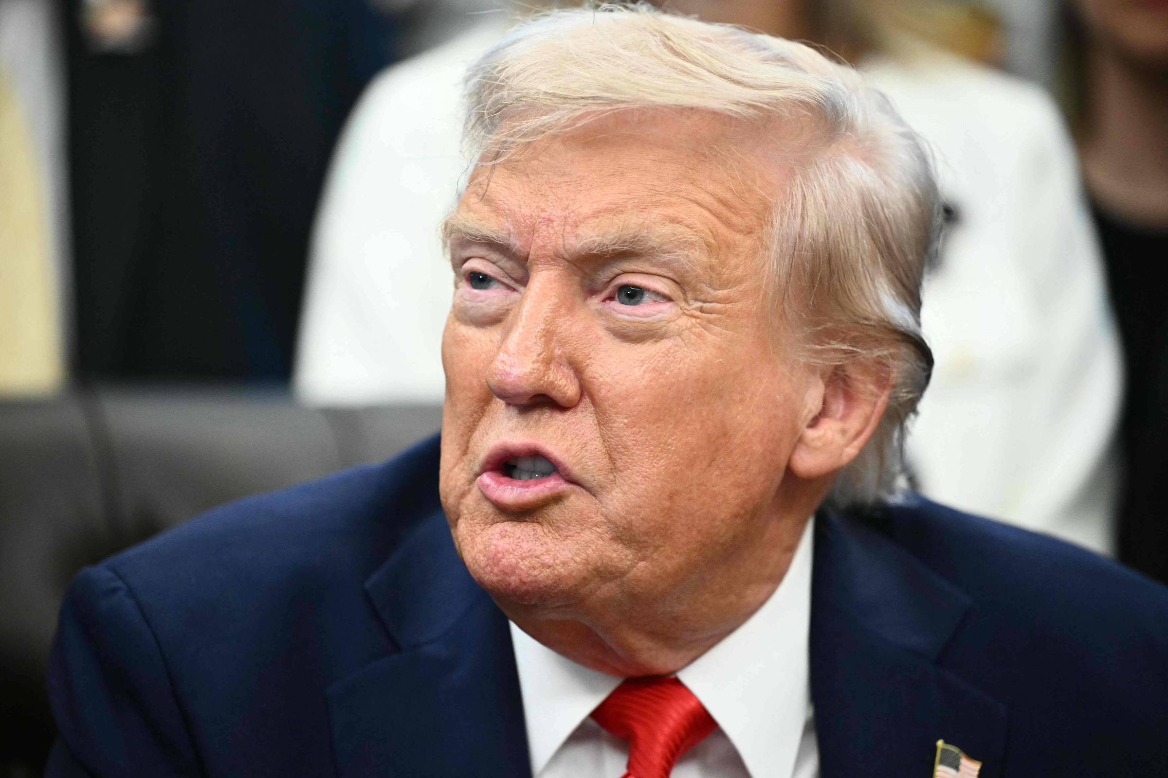 Trump diz estar pronto para briga na Justiça por demissão no Fed, em ataque inédito à autonomia do banco
