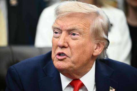 Trump anuncia demissão de diretora do Fed e amplia pressão sobre banco central dos EUA