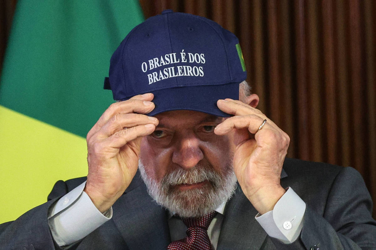 Governo Lula adotará novo slogan 'do lado do povo brasileiro'