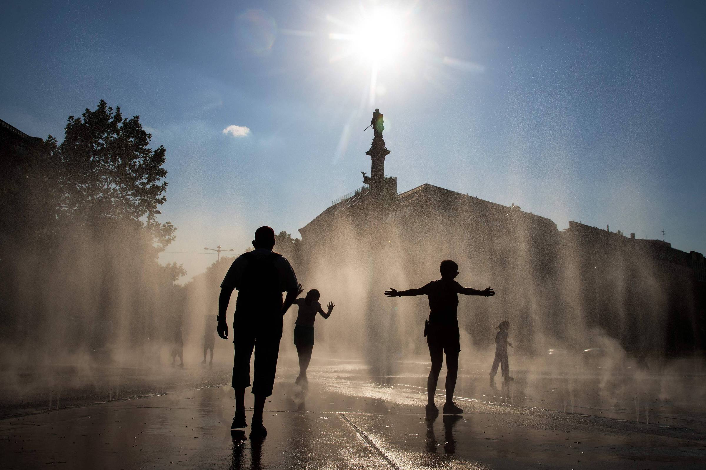 Demanda por refrigeração de ambientes deve triplicar até 2050, diz ONU