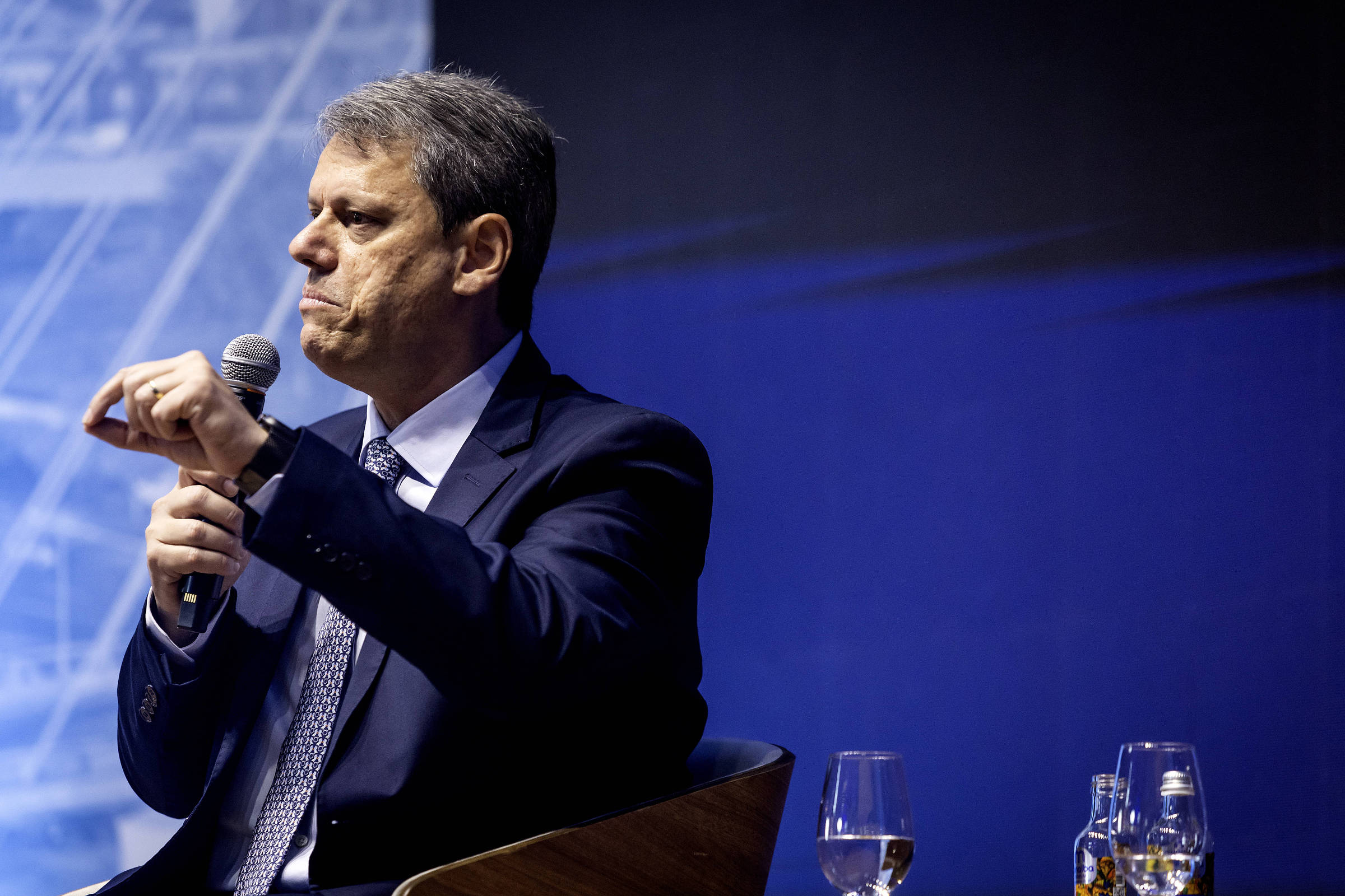 Tarcísio é tratado como presidenciável em evento de banco e fala em 'time pró-Brasil para 2026'