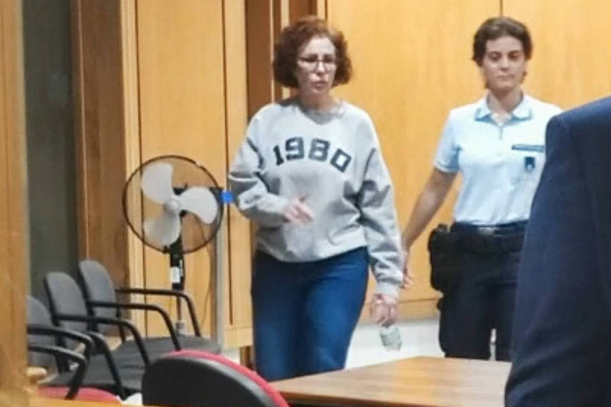 Câmara contraria decisão do STF e mantém mandato de Carla Zambelli