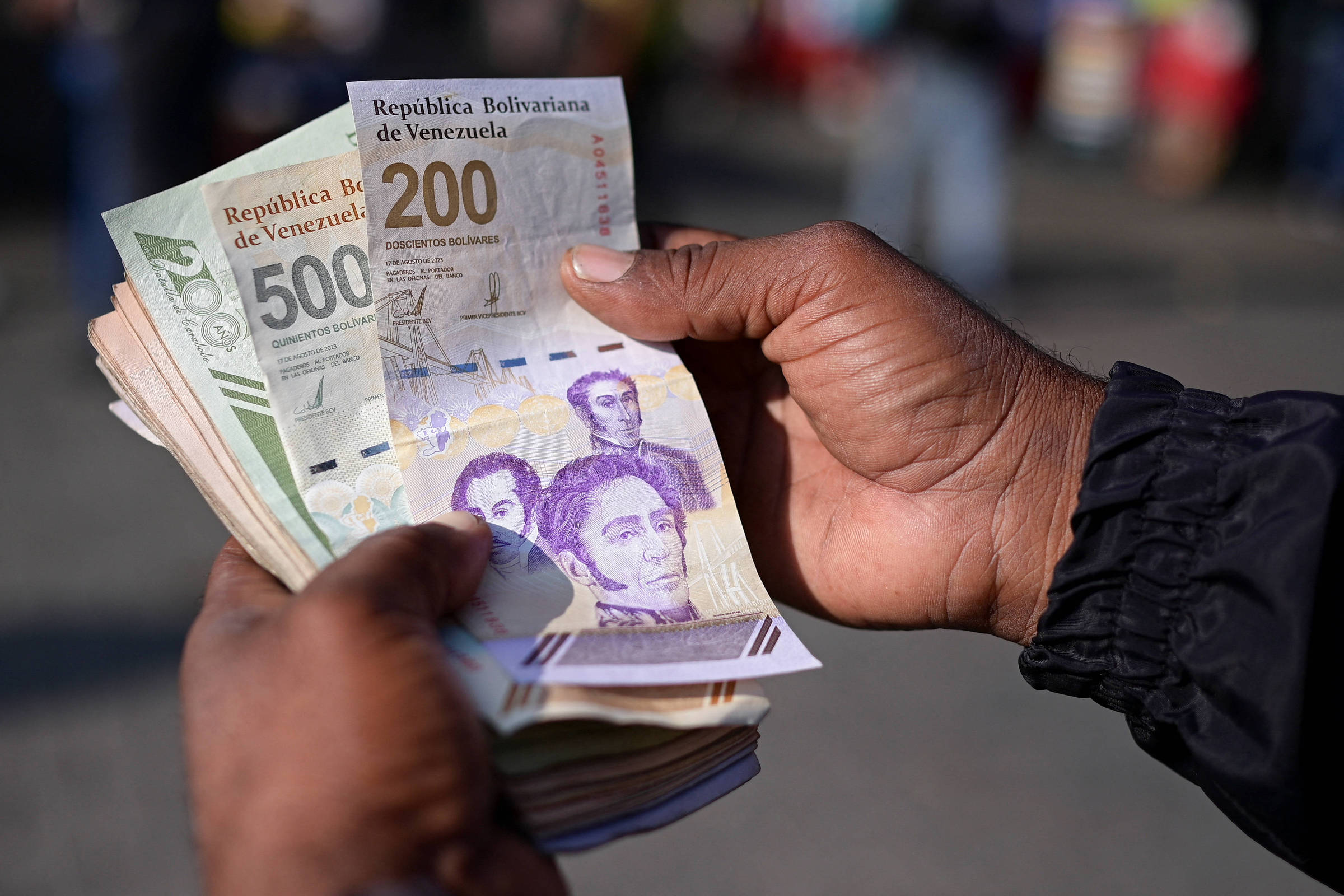 Criptomoeda ganha popularidade na Venezuela em meio à desvalorização do bolívar