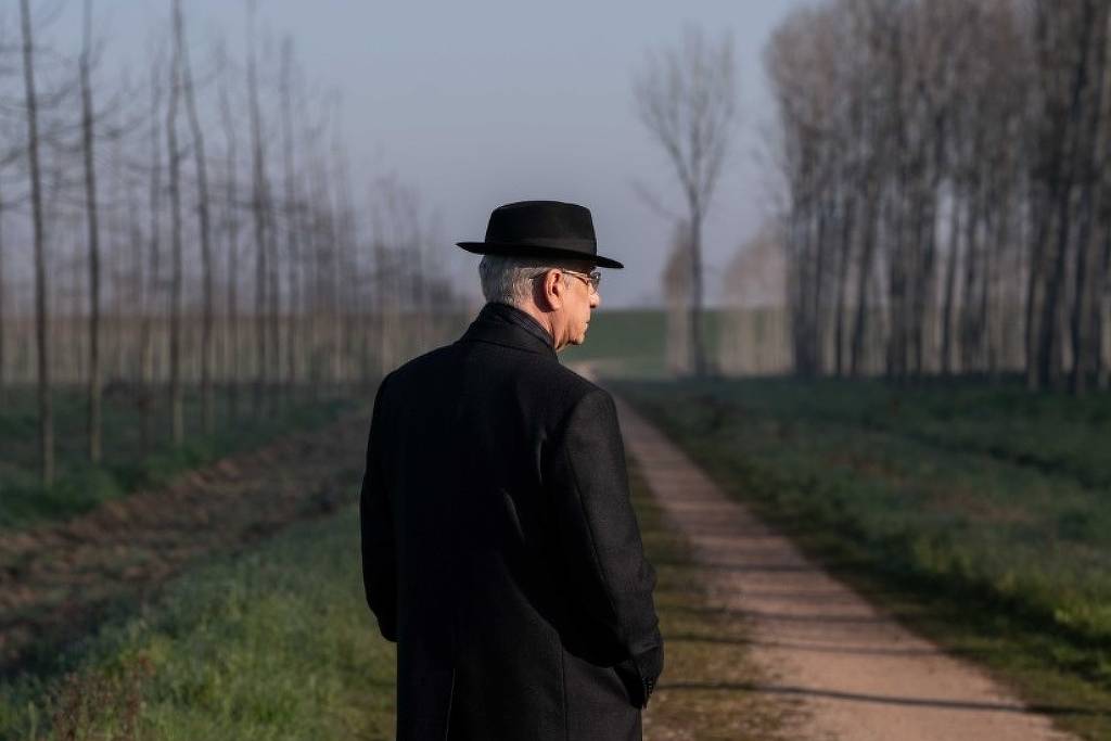 Júri de Veneza se esquiva sobre guerra, e festival abre com filme de Sorrentino