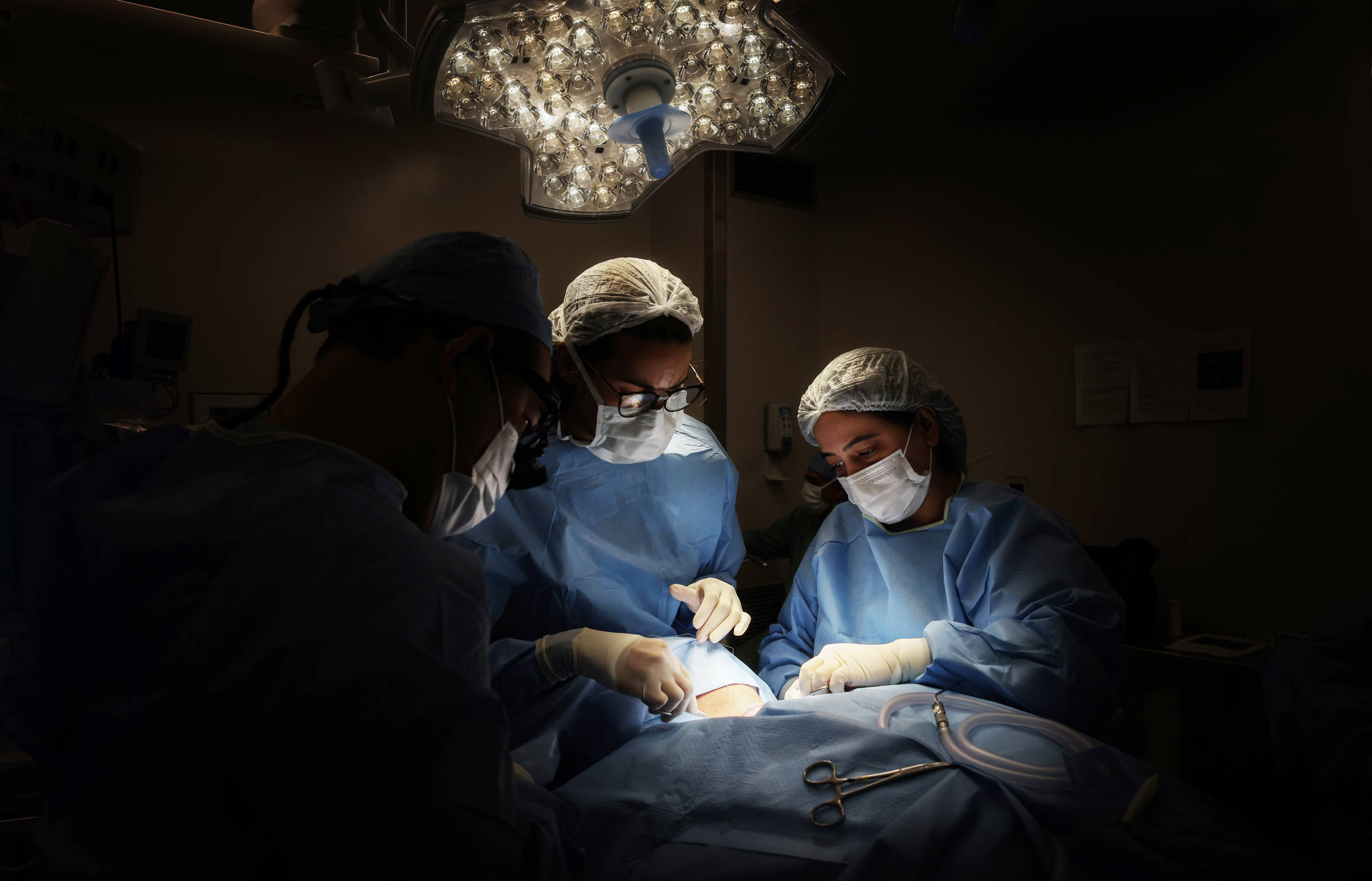 Teste feito em segundos, que pressiona a ponta dedo, melhora tratamento para choque séptico