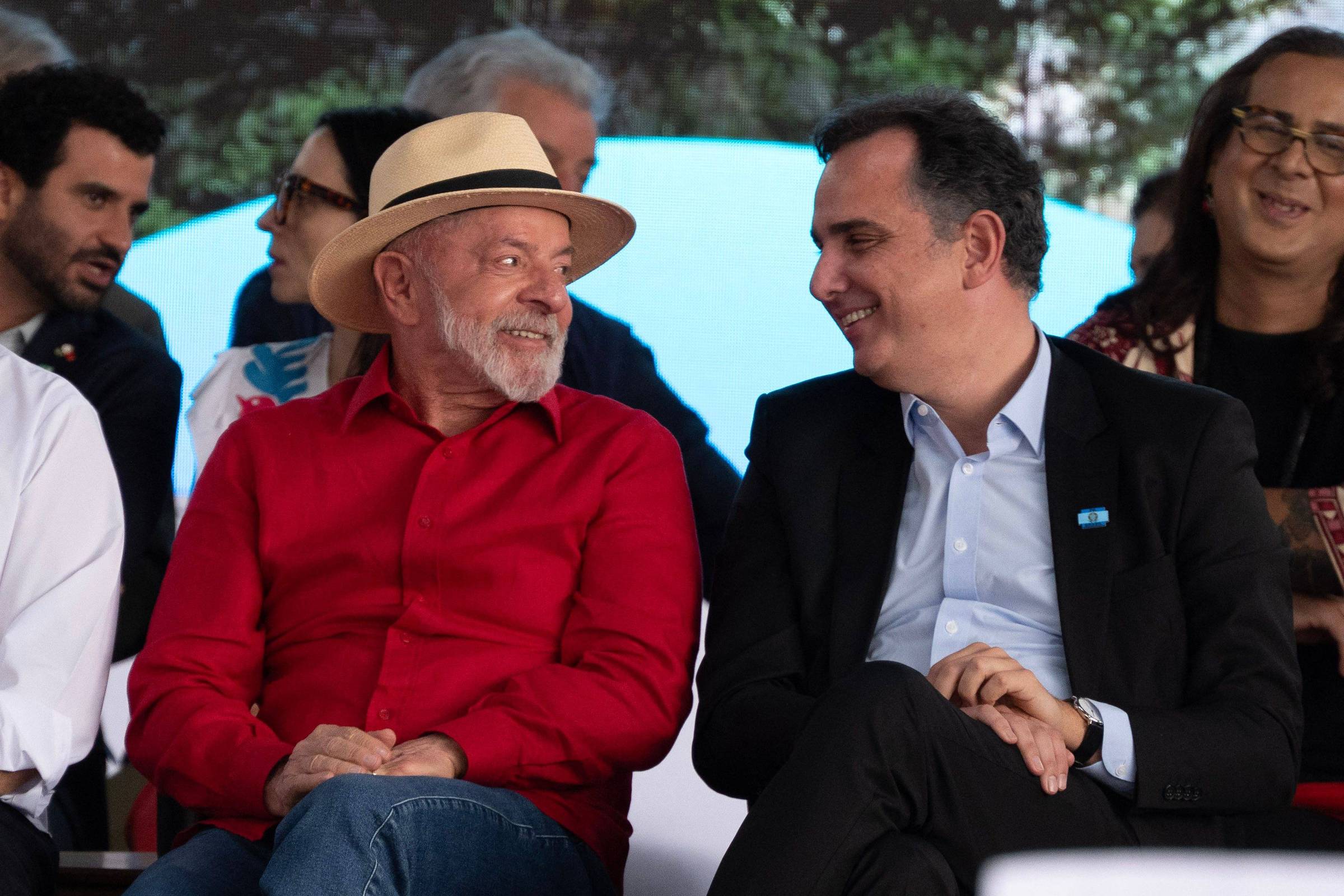Pacheco rejeita aproximação do PSD com 'extrema direita' em meio a flerte com vice de Zema