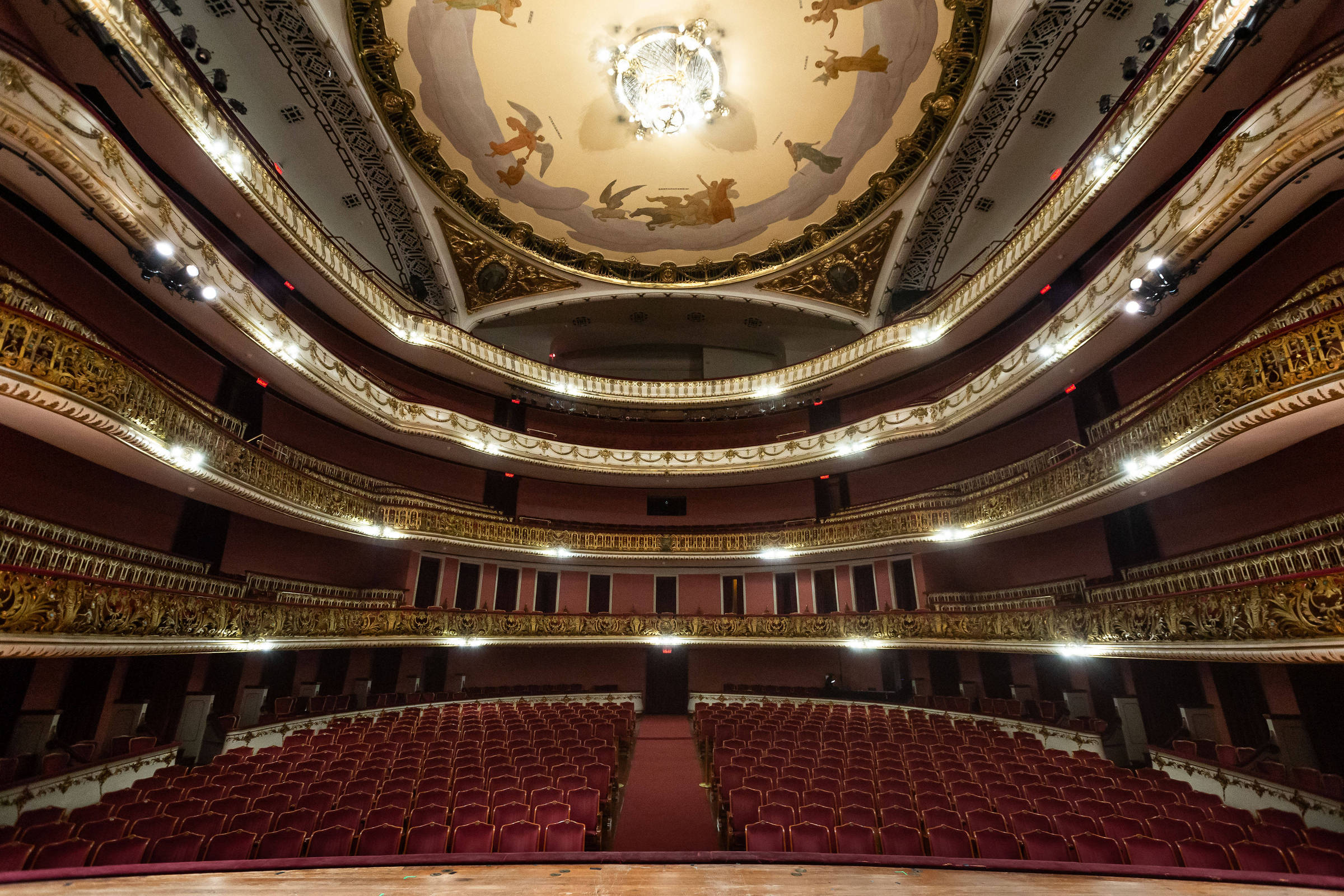 Como guerra ideológica conduz a discussão sobre a gestão do Theatro Municipal