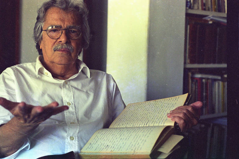 Livro discute os 40 anos de redemocratização do Brasil