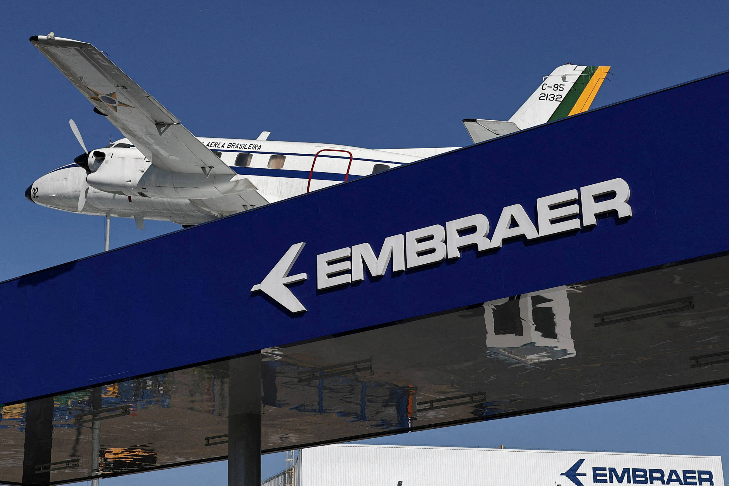 Embraer tem aumento na receita líquida, mas queda no lucro líquido no terceiro trimestre