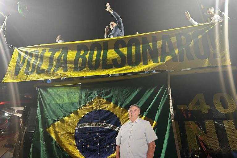 Vigília pós-condenação em condomínio de Bolsonaro tem pedido por 'milagre' e provocação de petistas