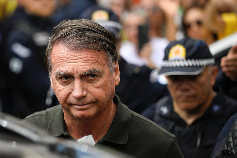 Moraes manda polícia explicar demora no retorno de Bolsonaro à prisão domiciliar após exames