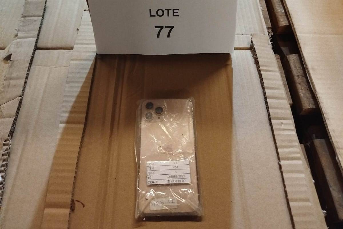 Leilão da Receita terá iPhone por R$ 800 e carros a partir de R$ 4.000