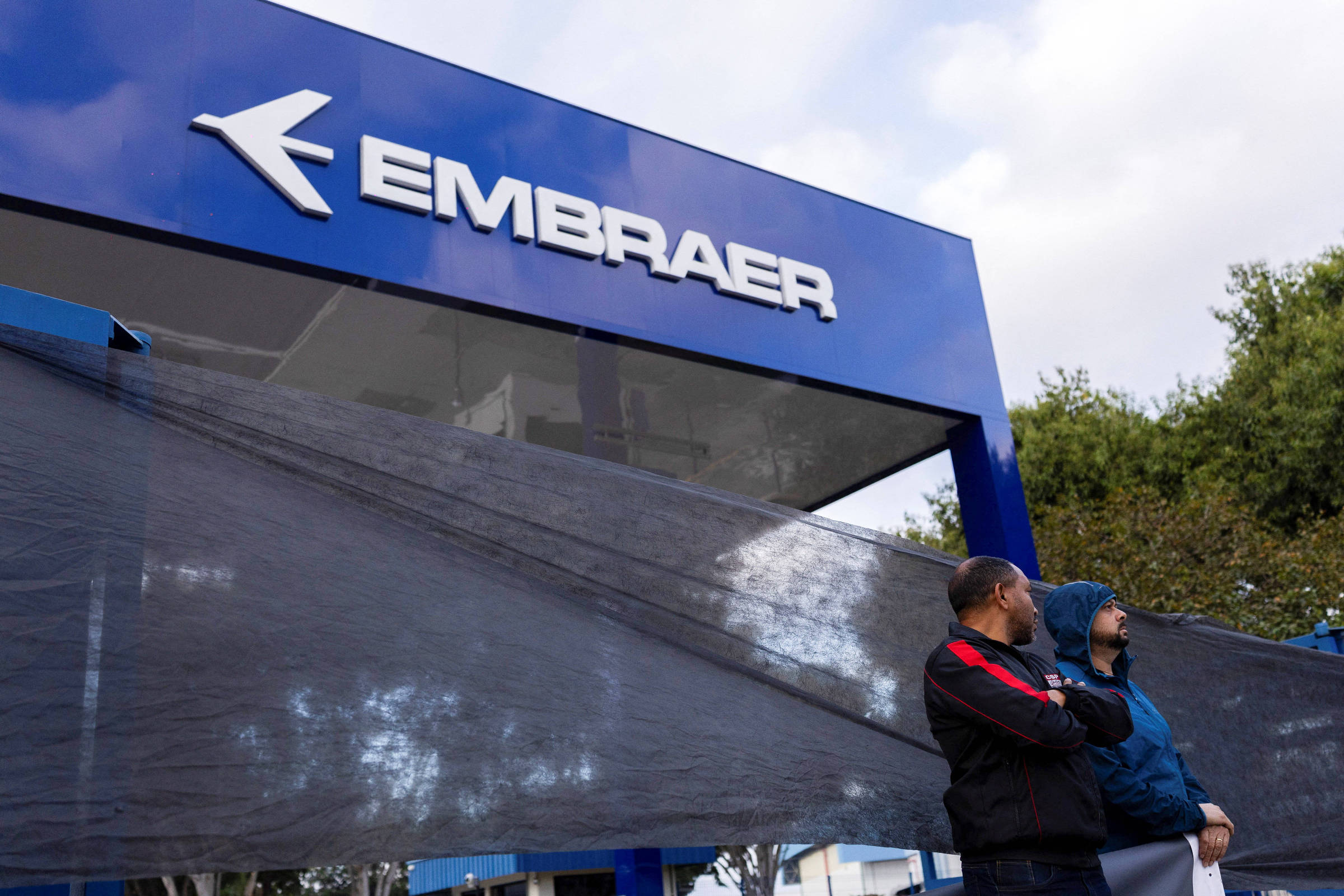 Embraer acelera testes de combustível de aviação sustentável com empresa Vibra
