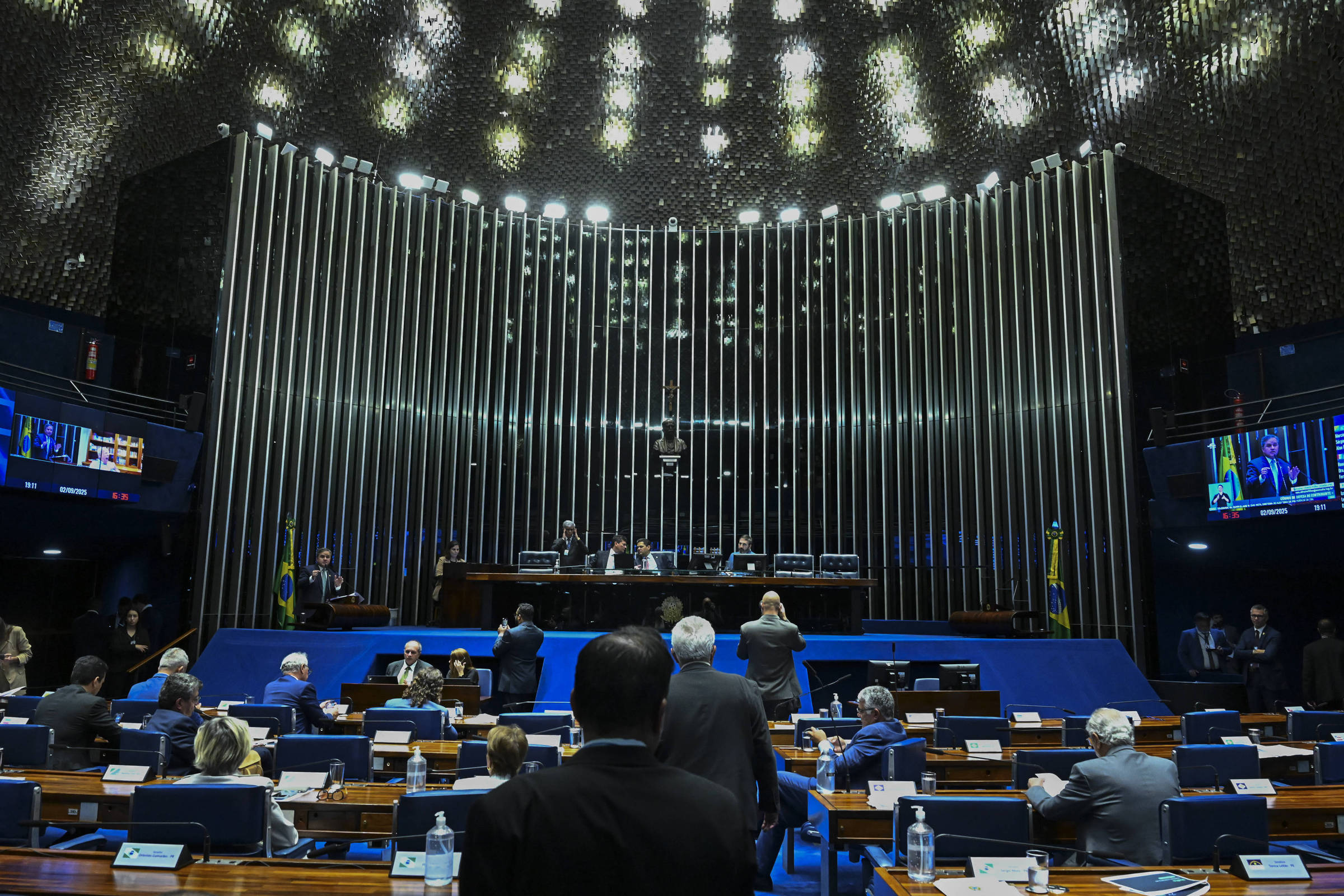 Senado aprova exclusão de R$ 9,5 bi da meta fiscal para apoio a exportadores afetados por tarifaço