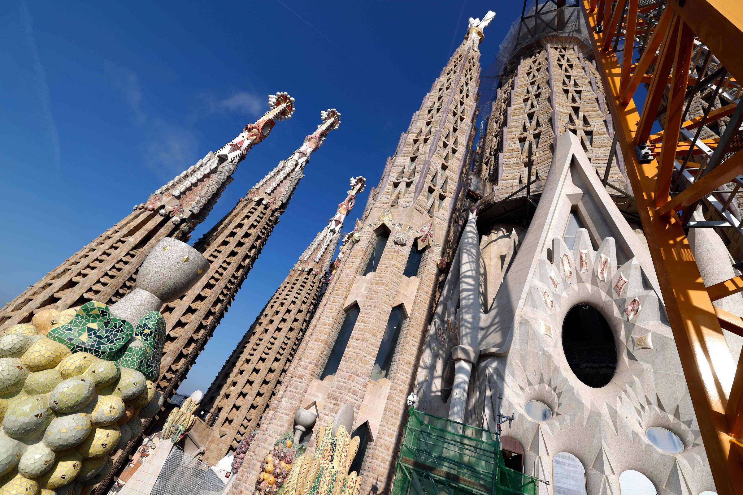 Sagrada Família, em Barcelona, prevê concluir sua torre mais alta no início de 2026