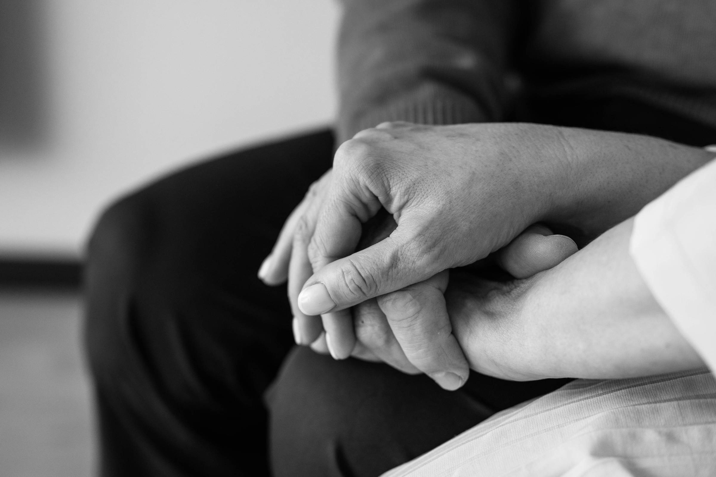 Luto por suicídio ainda enfrenta estigma e falta de acolhimento social