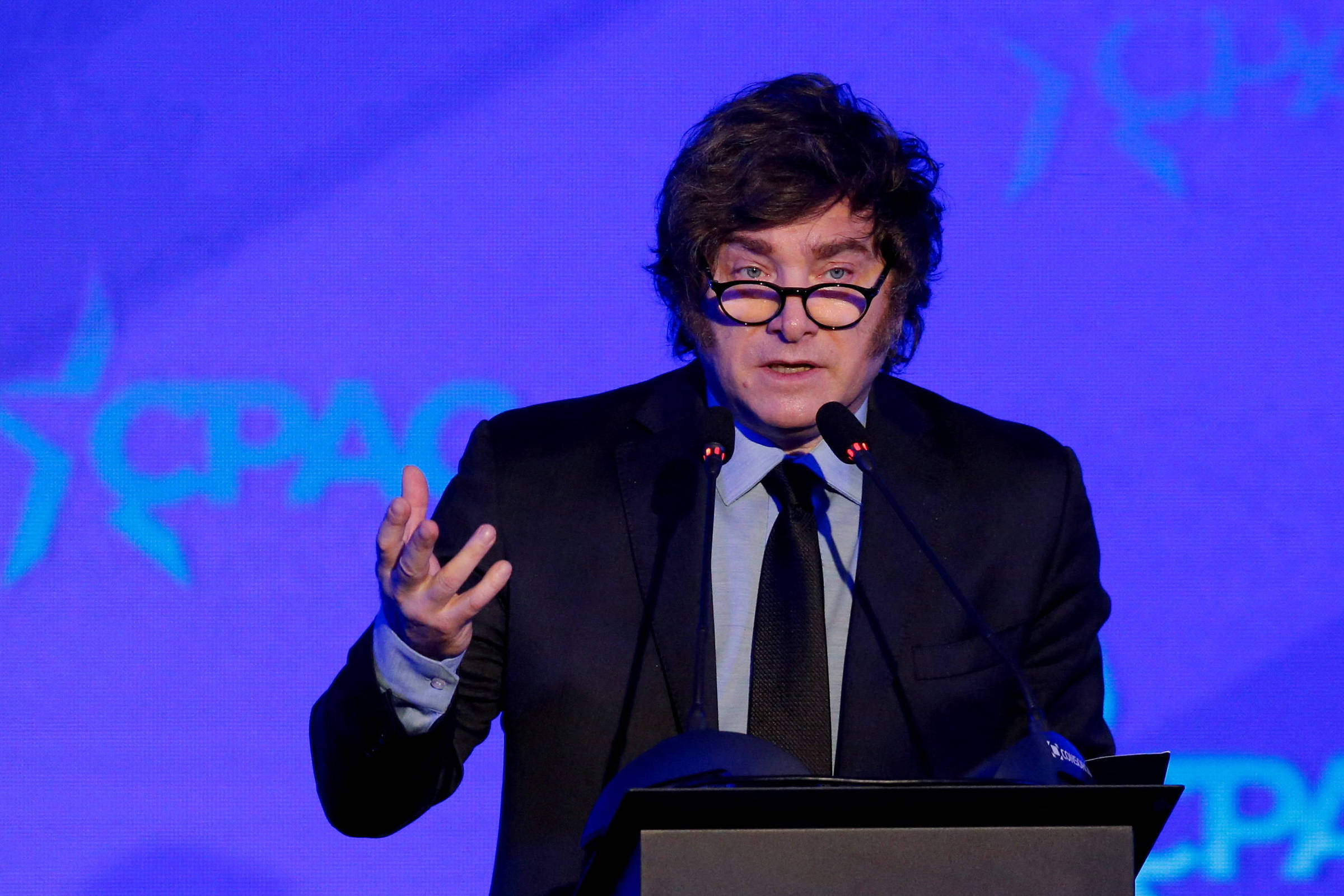 Distorções cambiais custam a Milei US$ 2 bilhões por mês na Argentina