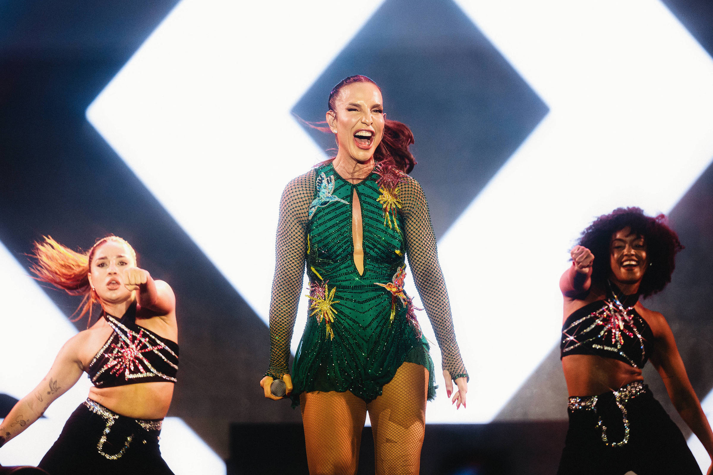 Ivete Sangalo canta Joelma e diz que indígenas são geniais em show pró-Amazônia em Belém