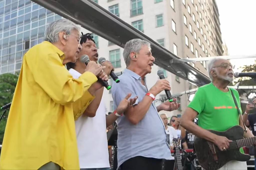 Chico, Caetano e Gil voltam a marchar juntos em ato político em Copacabana