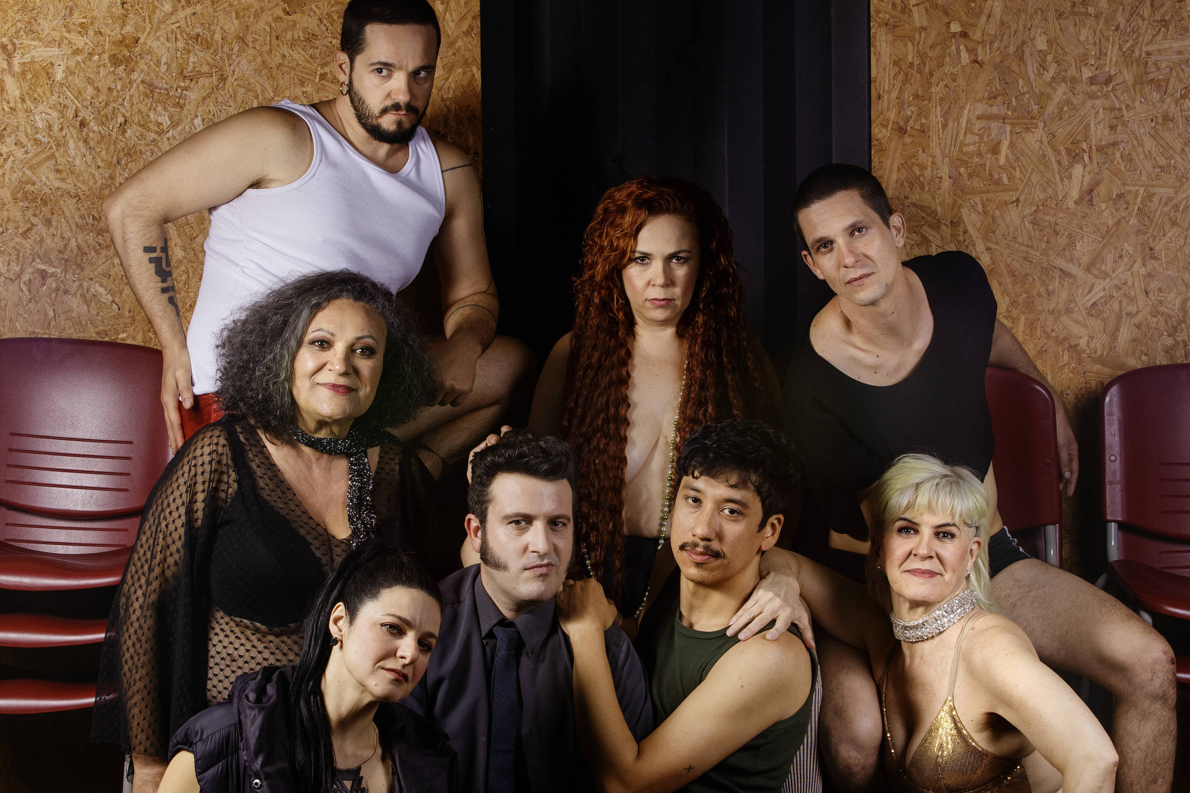 Companhia do Teatro de Contêiner apresenta peça dirigida por Isabel Teixeira no Sesc Pompeia