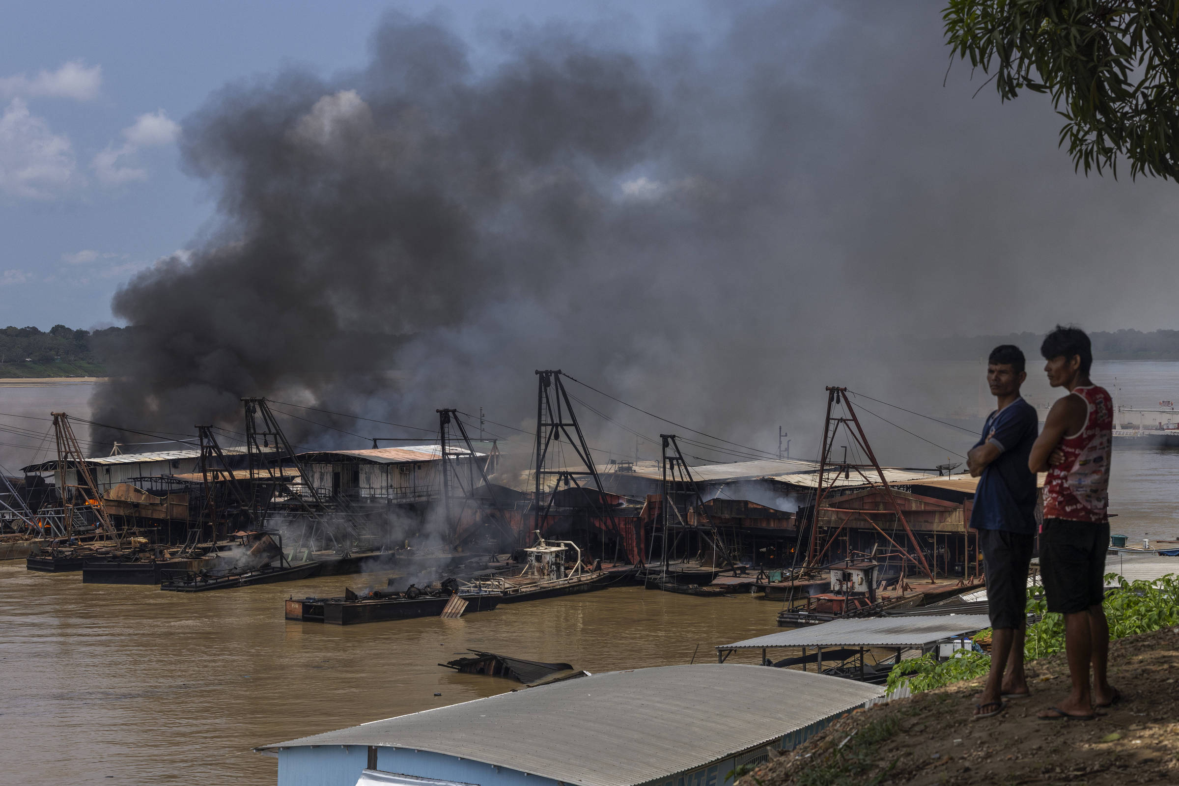 Dragas do garimpo no rio Madeira extraíram R$ 245 milhões em ouro ilegal em 7 meses, diz PF