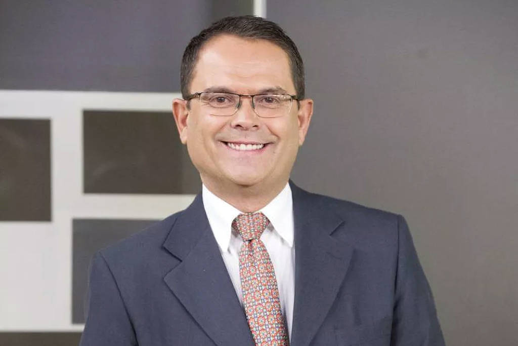 SBT tenta colocar canal de notícias na TV aberta e define primeiro apresentador