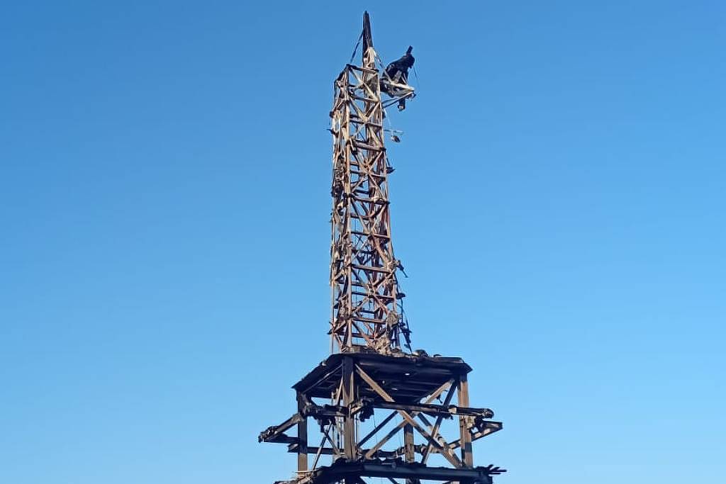 Estátua da Liberdade da Havan é destruída por incêndio em Petrolina (PE)
