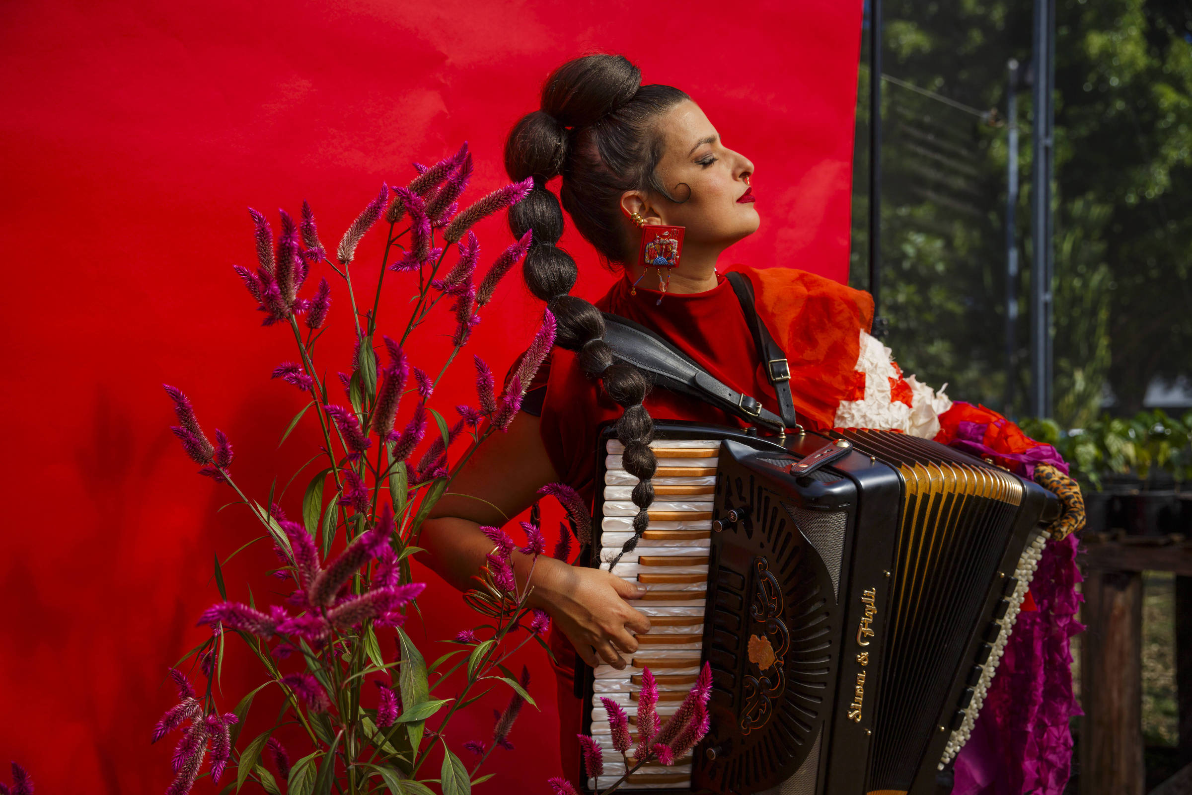 Sanfoneira Lívia Mattos lança 'Verve', em show, em São Paulo