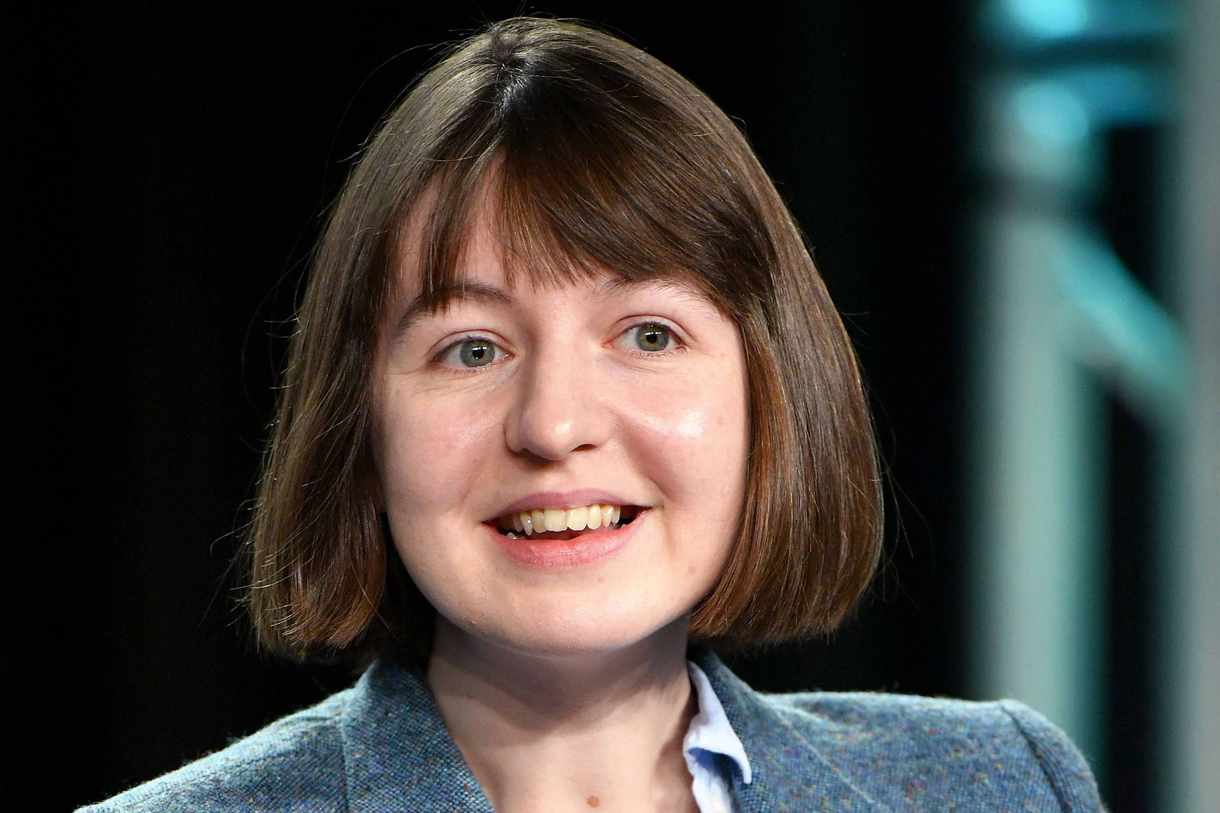 Sally Rooney ganha prêmio no Reino Unido, mas não o recebe por risco de ser presa