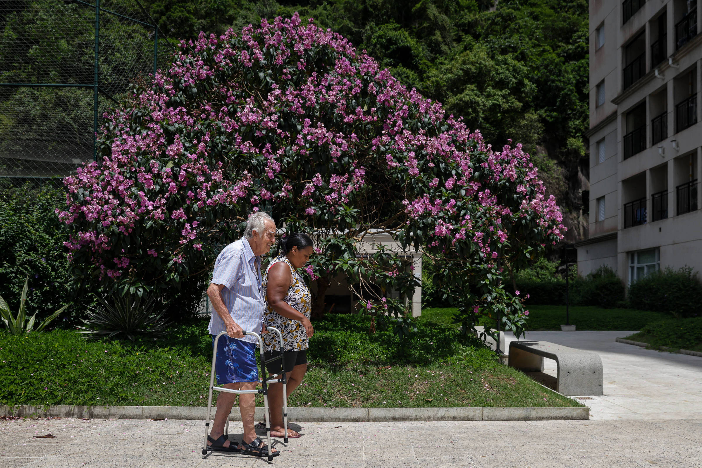 Mulheres são 92% dos cuidadores de idosos no Brasil