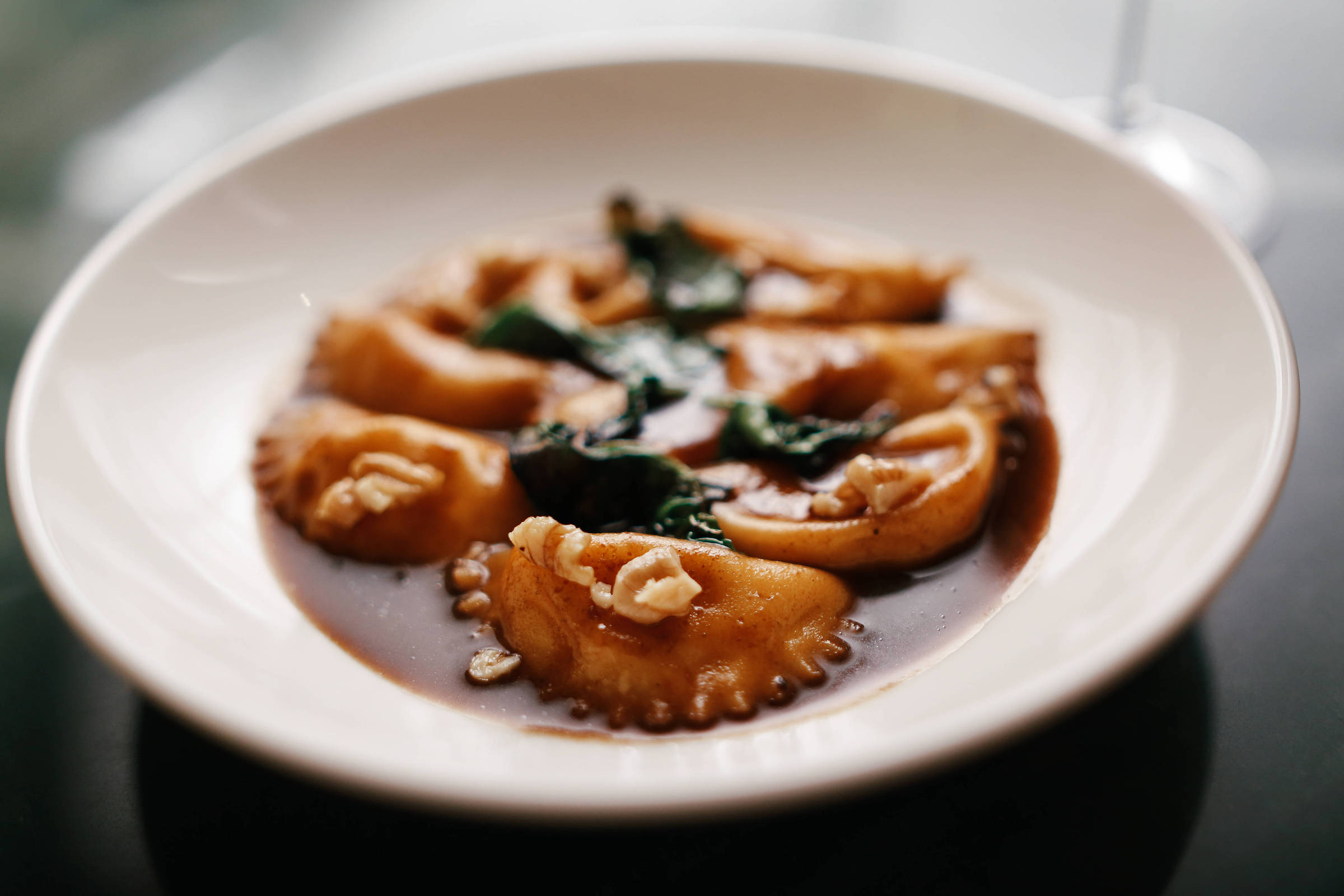 Delicadeza e intensidade andam juntas nos gostosos pratos do Caco