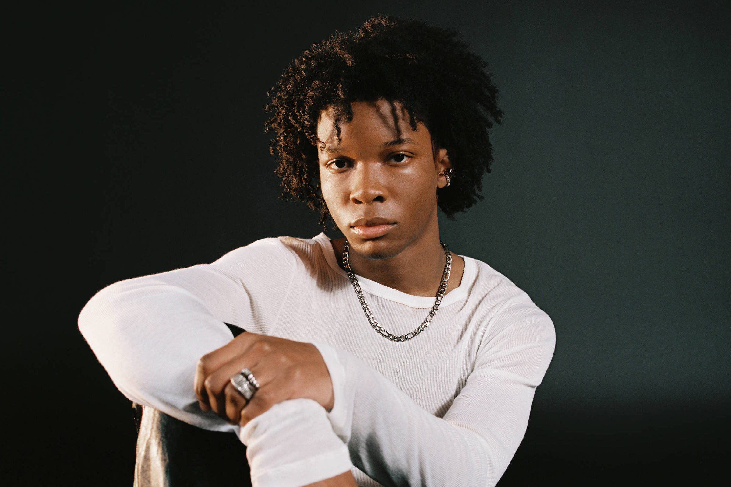 Quem é D4vd, cantor ligado ao caso de um corpo que foi encontrado em seu carro