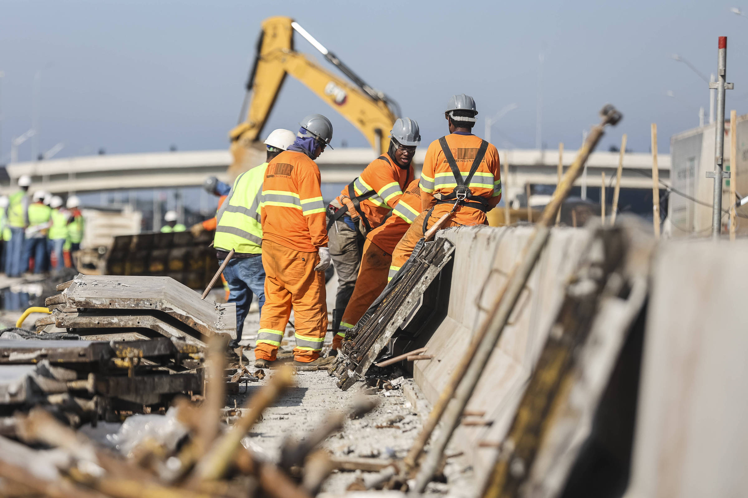 Criação de empregos formais desacelera com juro alto em 2025; agro é exceção
