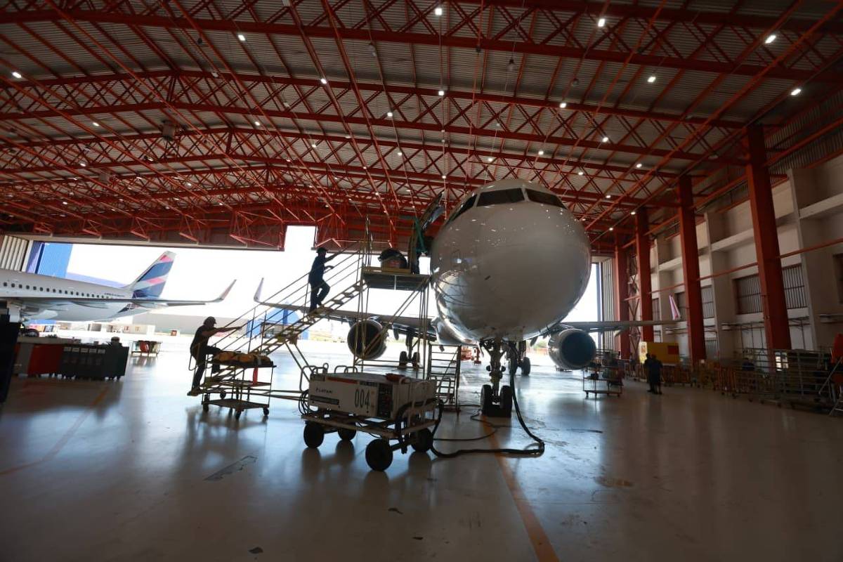 Latam inaugura hangar de R$ 40 mi para manutenção do Boeing 787 Dreamliner