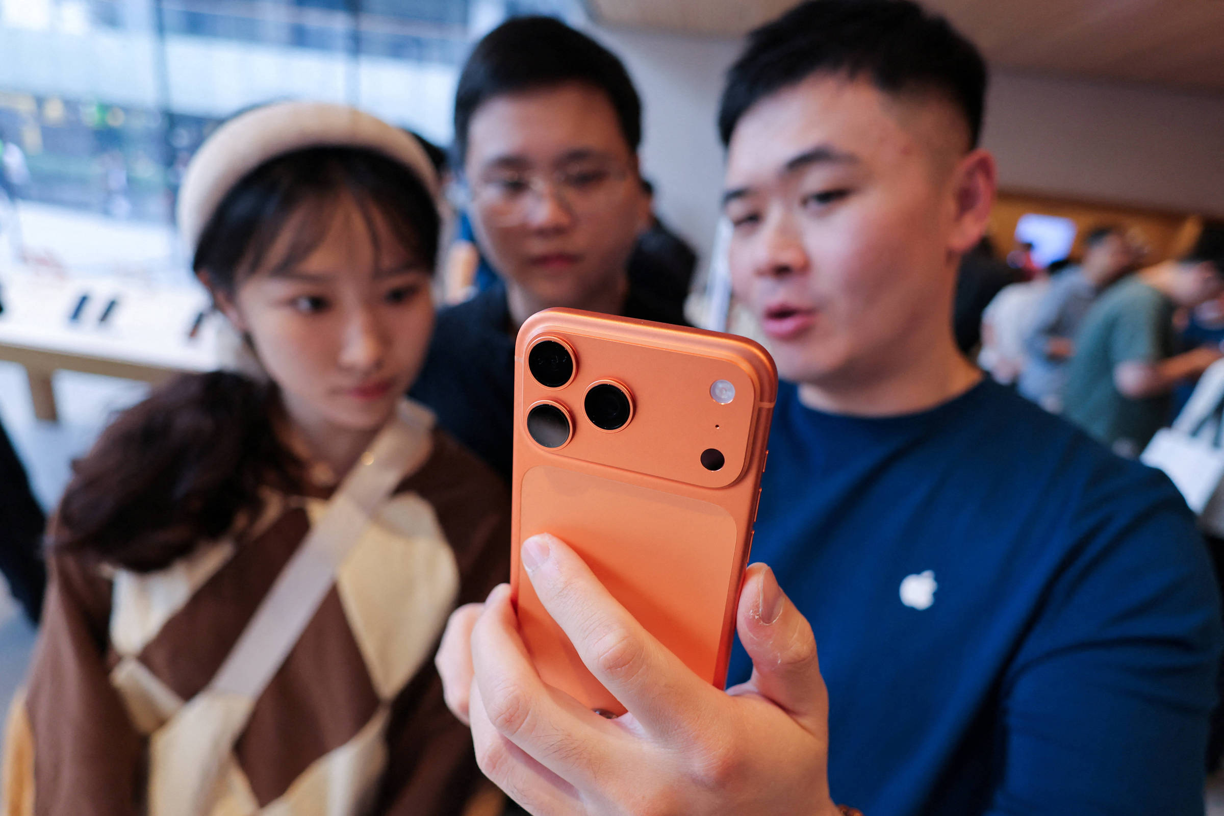 Montadores de iPhone na China sofrem com violações trabalhistas