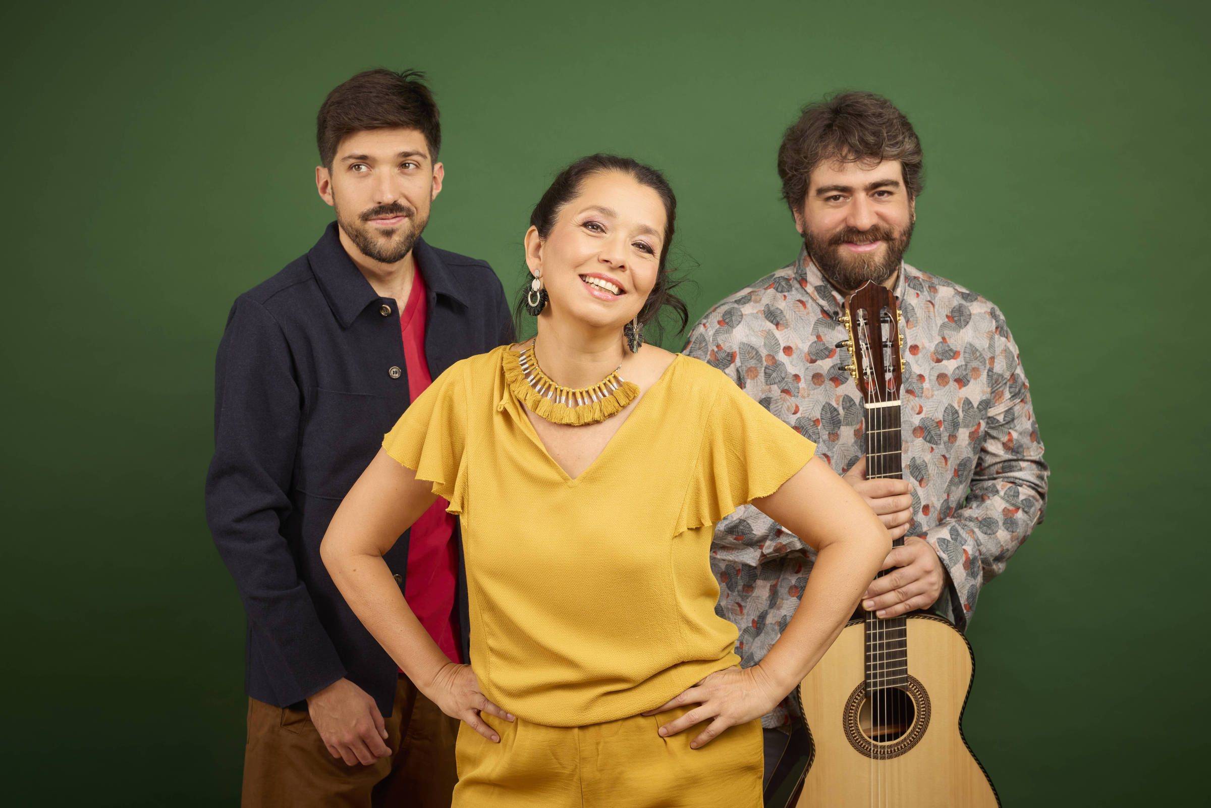 Trio radicado na Europa apresenta fusão musical ousada em 'AMARÉ'